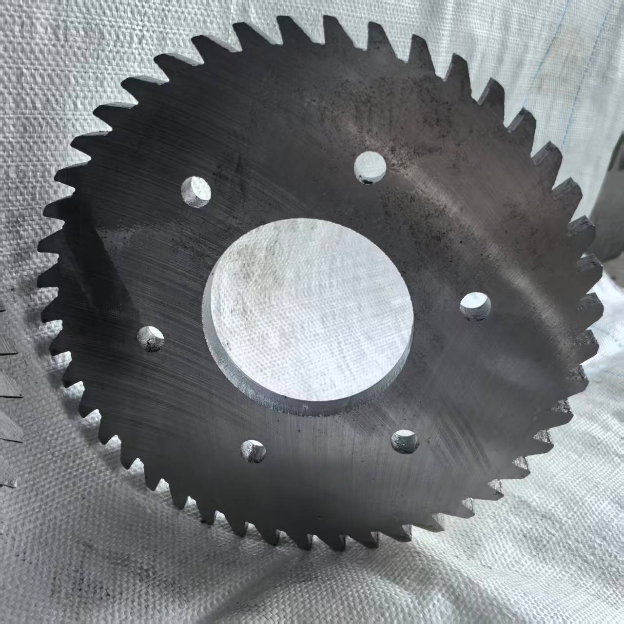 كيف اكتسبت شفرات التكسير المحسنة من Xinzhe Tools ثقة شركات إعادة تدوير المطاط في جنوب شرق آسيا؟